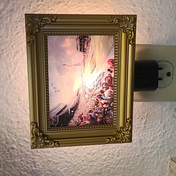 Thomas Kinkade Painter of Light Nascar nightlight - Picture 6 of 6